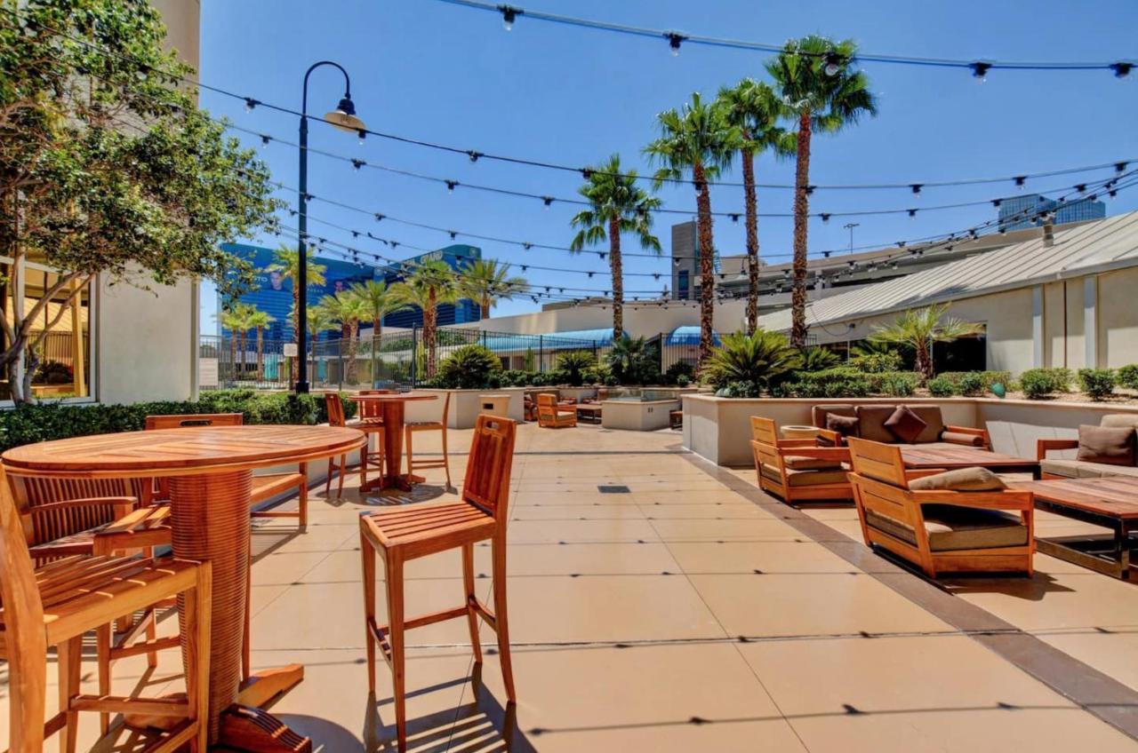 Balcony Full Strip View Suite Mgm Signature Free Valet ラスベガス エクステリア 写真