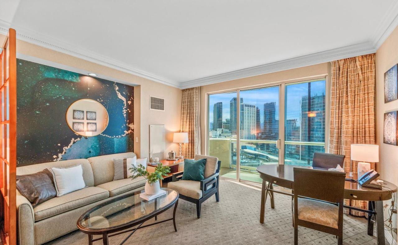 Balcony Full Strip View Suite Mgm Signature Free Valet ラスベガス エクステリア 写真