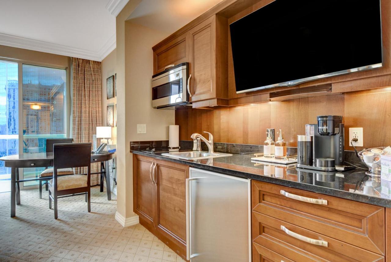 Balcony Full Strip View Suite Mgm Signature Free Valet ラスベガス エクステリア 写真