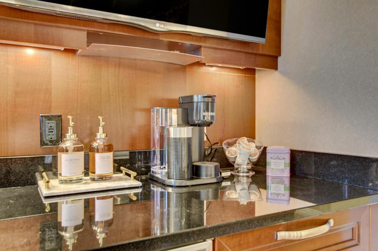 Balcony Full Strip View Suite Mgm Signature Free Valet ラスベガス エクステリア 写真
