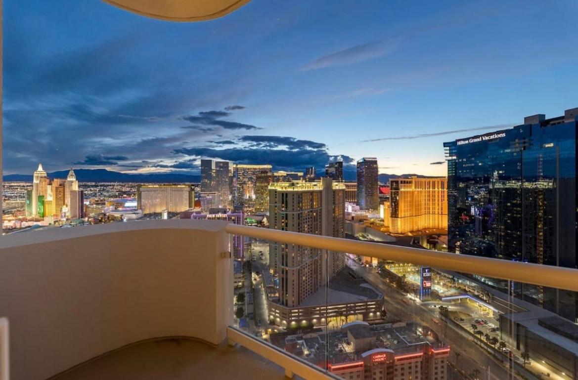 Balcony Full Strip View Suite Mgm Signature Free Valet ラスベガス エクステリア 写真
